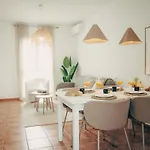 아파트 Azure Beachside - 50m From The 콘일데라프론테라