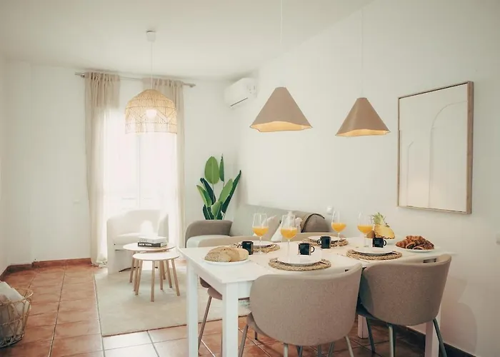 Azure Beachside - 50m From The קוניל דה לה פרונטרה