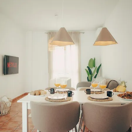 דירה Azure Beachside - 50m From The *